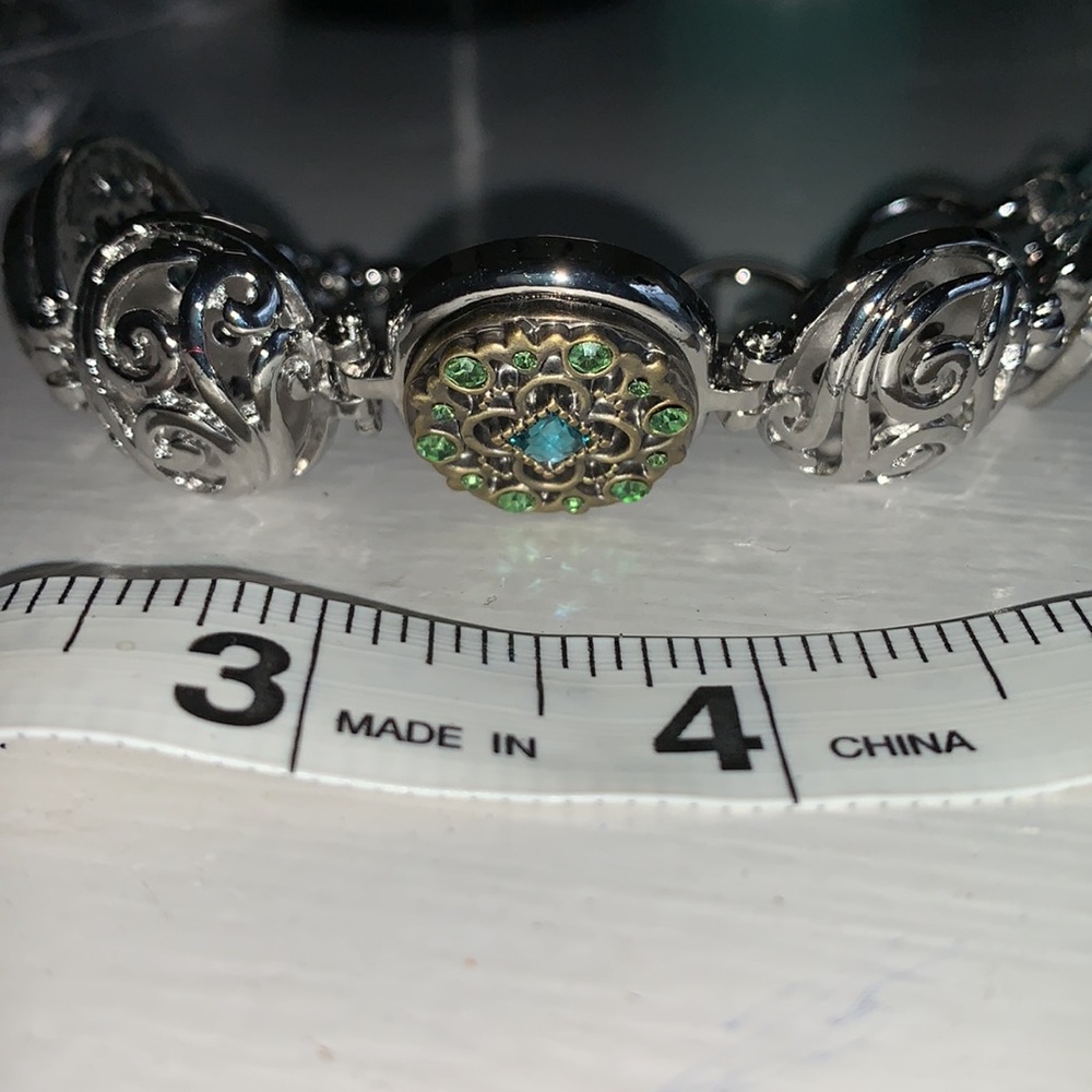 One 8” silvertone toggle 5 station bracelet for 3 snaps.  NWOT